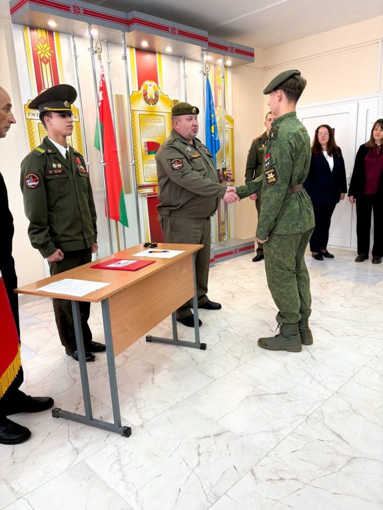 В военно-патриотическом клубе «За Родину!» новобранцы приняли присягу