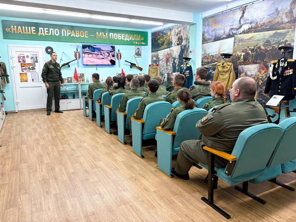 В военно-патриотическом клубе «За Родину!» новобранцы приняли присягу