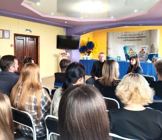 В Климовичах проходят открытые диалоговые площадки для работающей молодежи Главная