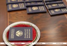 297 человек получили гражданство Беларуси: откуда приехали новые граждане