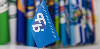 Поздравьте маму и папу вместе с профсоюзом: как это сделать