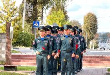 Участники областного семинара спасателей возложили цветы на братскую могилу в парке Народного единства в Климовичах