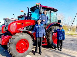 Климовичский аграрный колледж получил новый трактор «Беларус-1523.3»